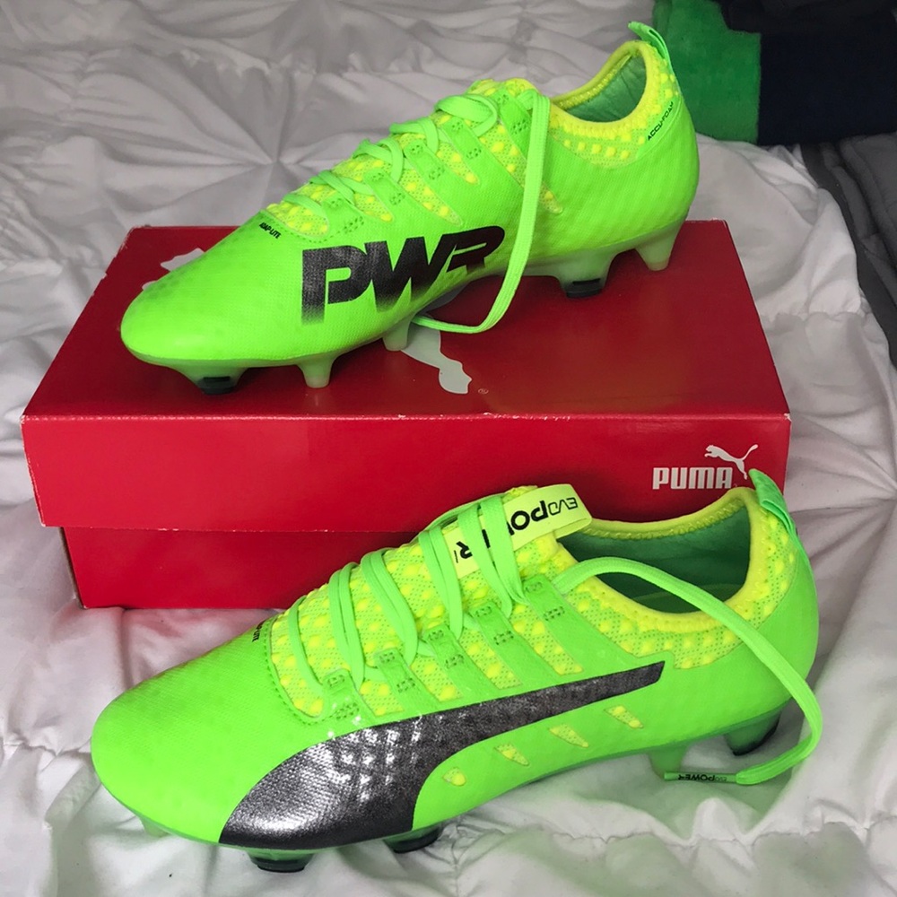 Women’s soccer cleats